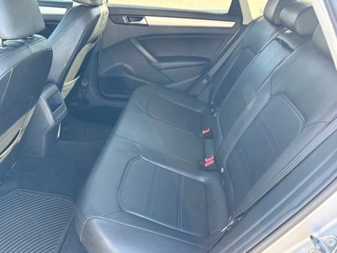 Used 2012 Volkswagen Passat 2.5 SE FWD image 16