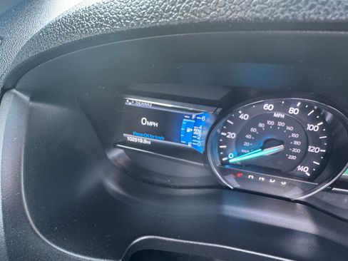 Used 2019 Ford Explorer XLT w/ Equipment Group 202A FWD image 9