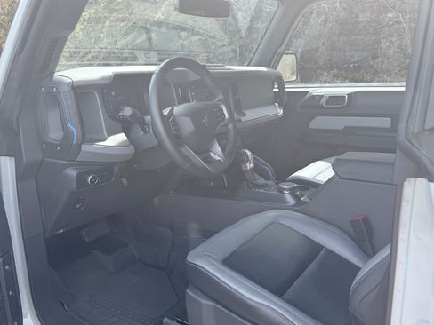 Used 2024 Ford Bronco Black Diamond w/ Sasquatch Package image 14