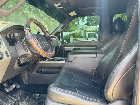 Used 2011 Ford F250 Lariat w/ Lariat Interior Pkg AWD/4WD image 12
