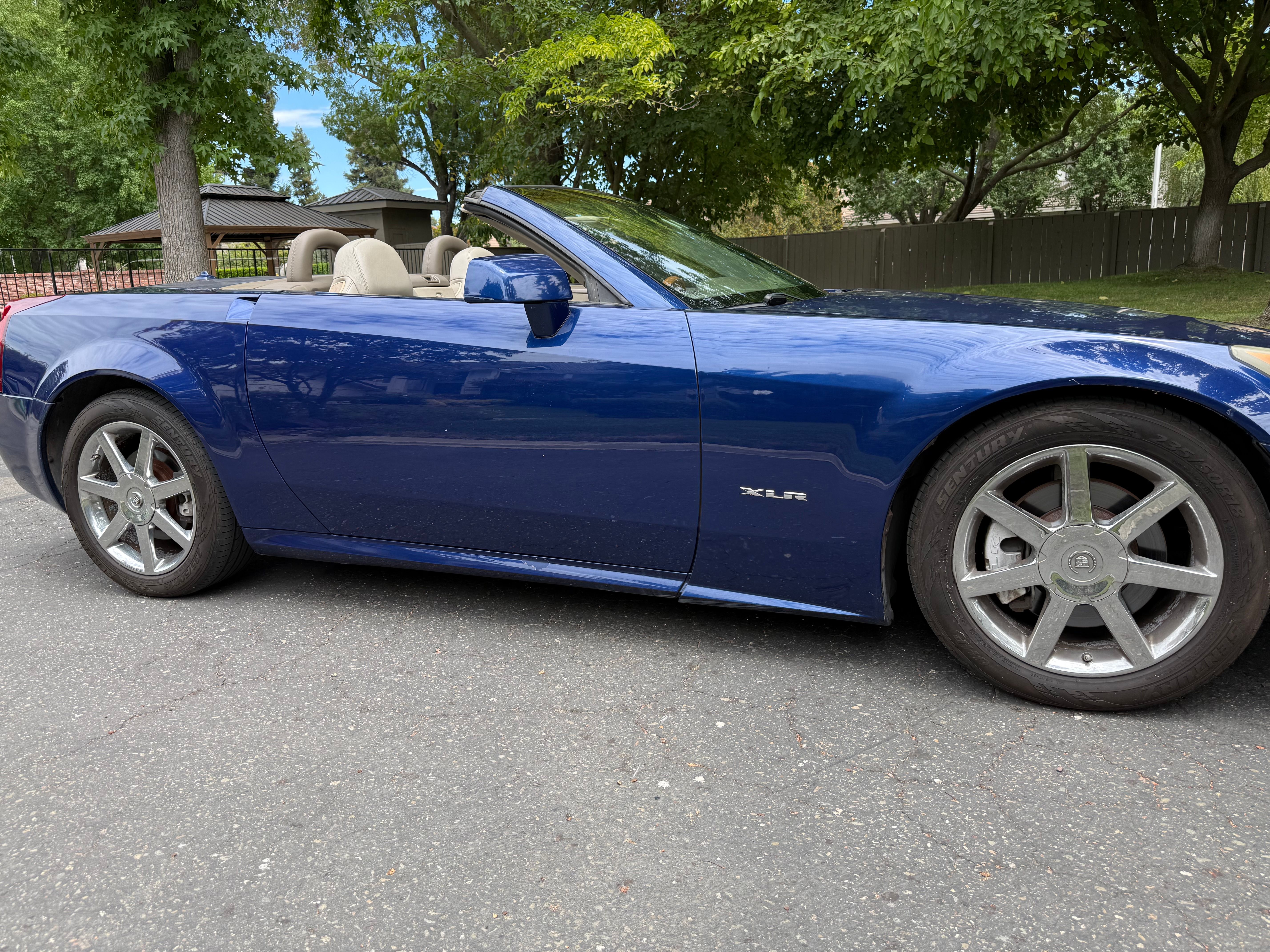 Used 2004 Cadillac XLR RWD image 11