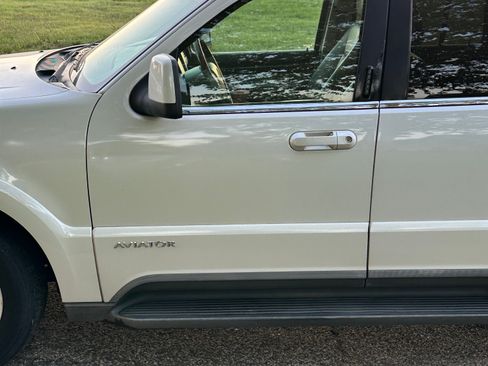 Used 2003 Lincoln Aviator AWD image 6