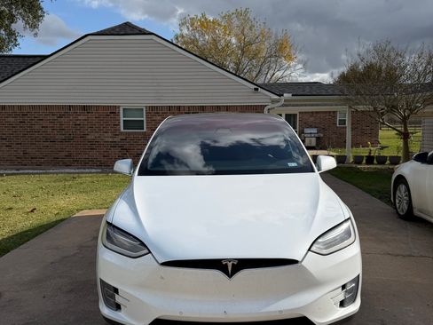 Used 2018 Tesla Model X 75D image 2