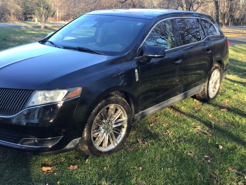 Used 2013 Lincoln MKT AWD image 10