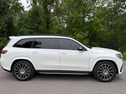 Used 2024 Mercedes-Benz GLS 450 4MATIC image 8