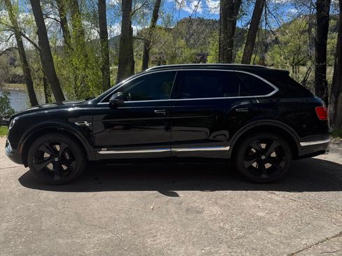 Used 2018 Bentley Bentayga AWD/4WD image 5