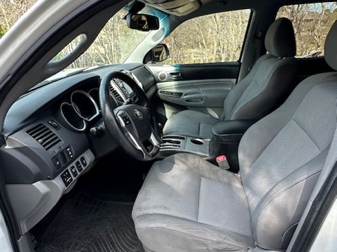 Used 2013 Toyota Tacoma PreRunner w/ TRD Sport Pkg image 19