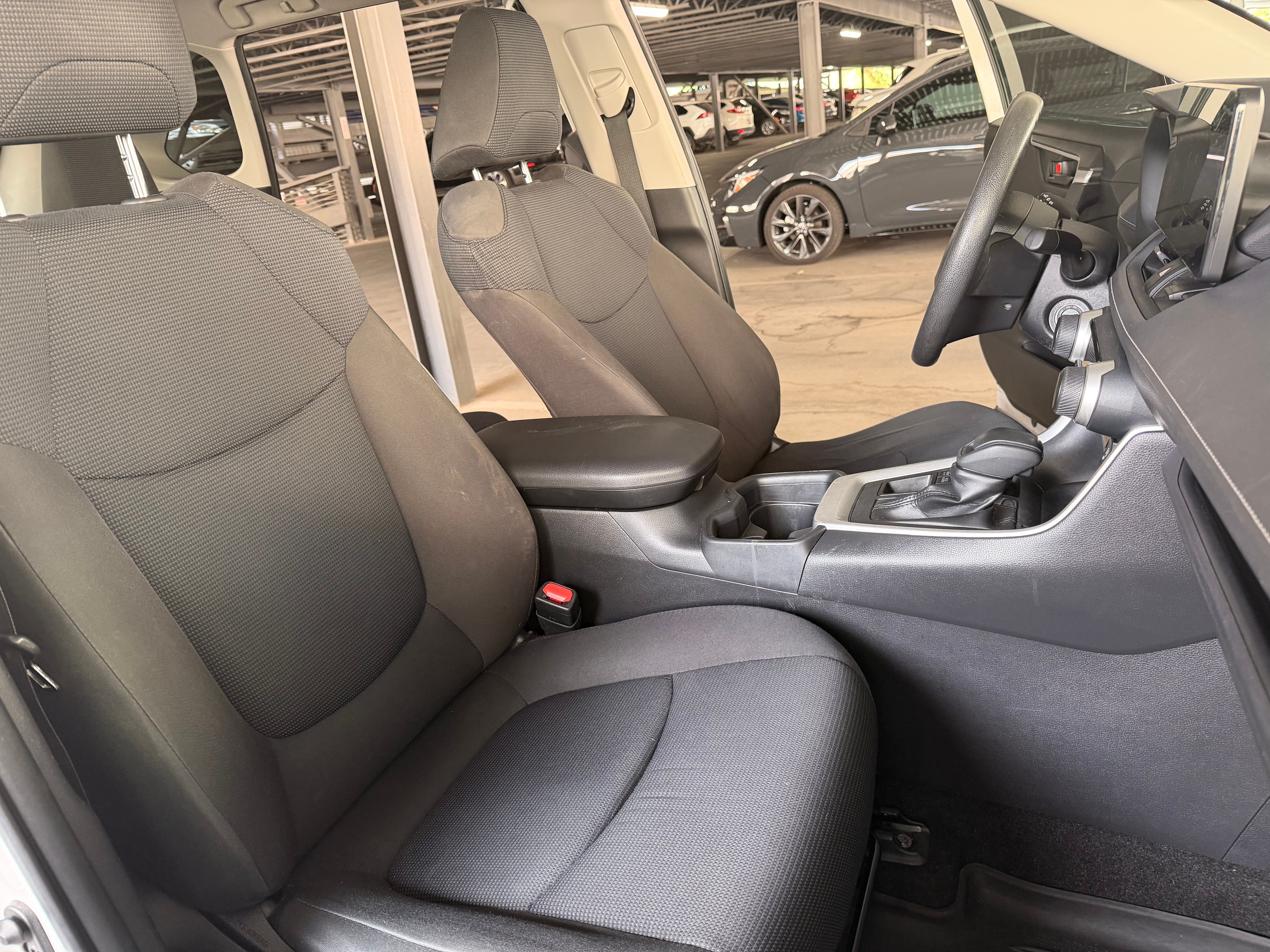 Used 2020 Toyota RAV4 LE AWD/4WD image 22