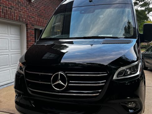 Used 2022 Mercedes-Benz Sprinter 3500 image 1