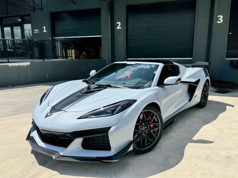 Used 2024 Chevrolet Corvette Z06 w/ Z07 Performance Package image 16