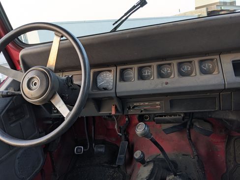 Used 1992 Jeep Wrangler 4WD image 6