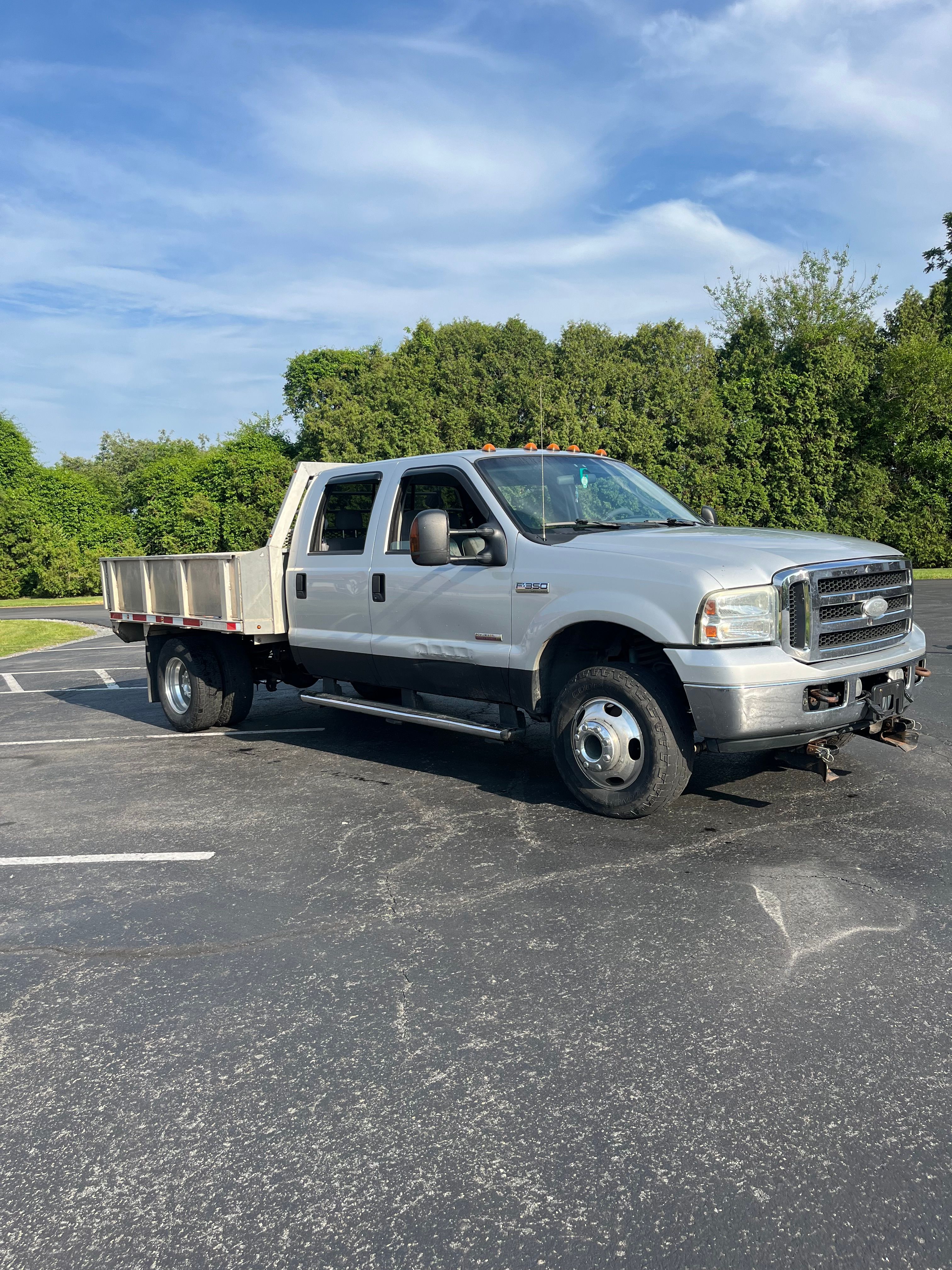 Used 2005 Ford F350 XLT AWD/4WD image 2