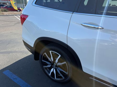 Used 2019 Honda Pilot Touring image 6