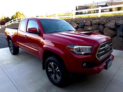 Used 2017 Toyota Tacoma TRD Sport w/ Tow Package