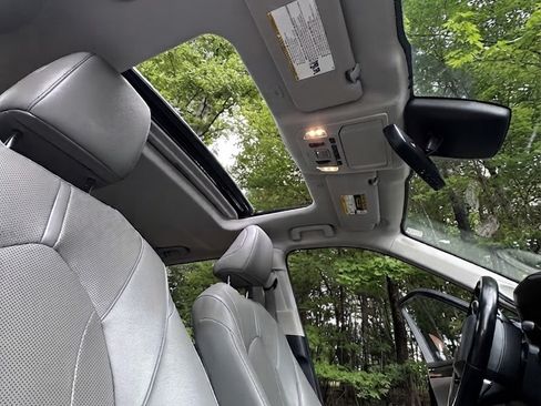 Used 2023 Toyota Highlander Limited AWD/4WD image 12