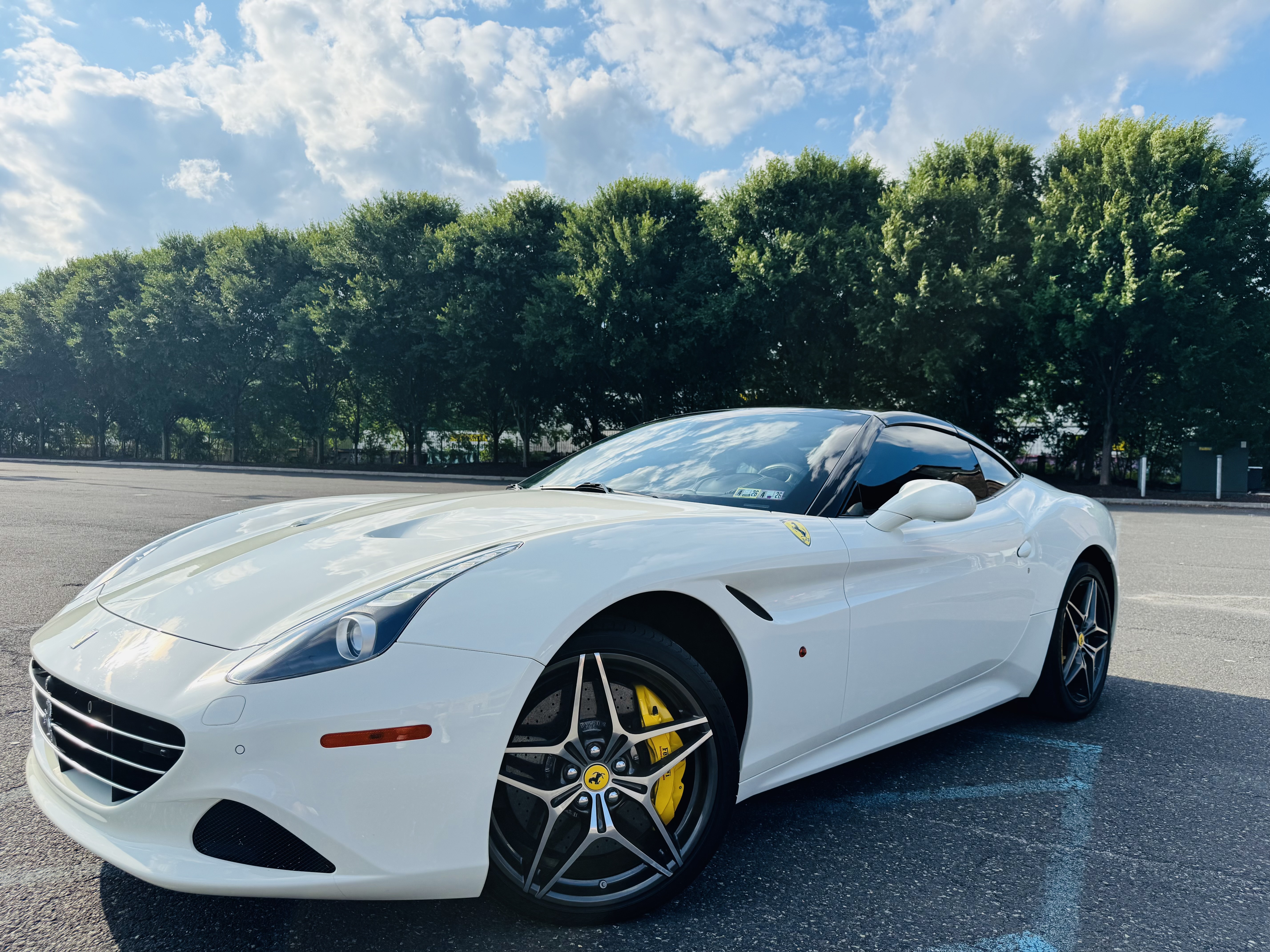 Used 2016 Ferrari California T RWD image 18