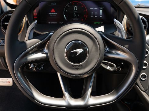 Used 2025 McLaren 750S image 9