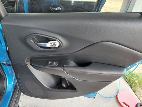 Used 2019 Jeep Cherokee Trailhawk w/ Cold Weather Group image 13