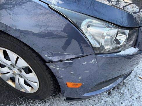 Used 2013 Chevrolet Cruze LS image 9