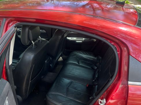 Used 2010 Chrysler Sebring Limited FWD image 5