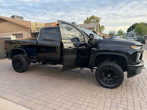 Used 2022 Chevrolet Silverado 2500 LTZ w/ LTZ Convenience Package image 4