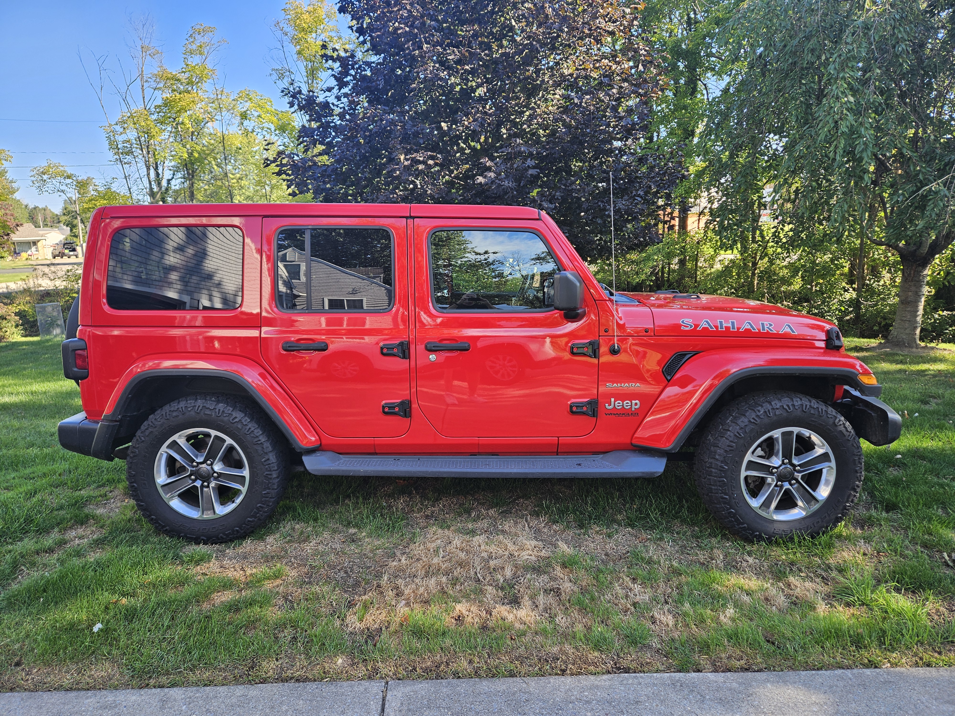 Used 2020 Jeep Wrangler Unlimited Sahara w/ Uconnect 4C Nav & Sound Group AWD/4WD image 5