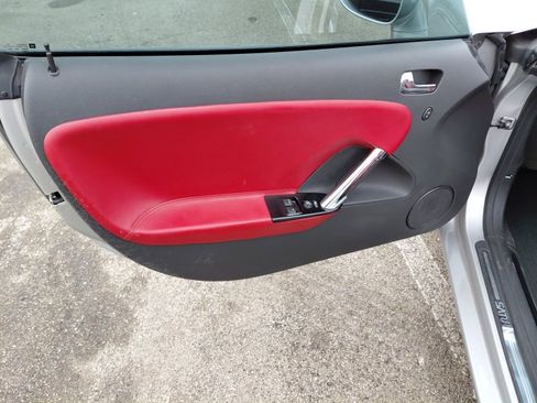 Used 2009 Saturn Sky w/ Premium Trim Package image 18