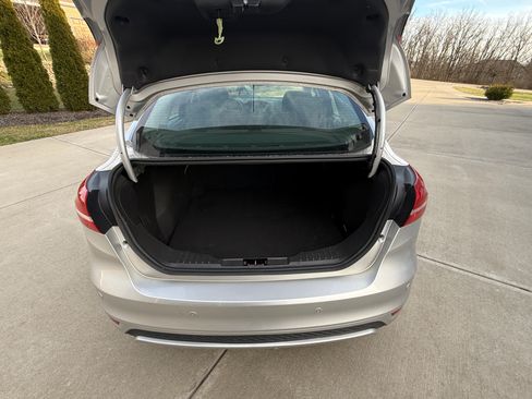 Used 2016 Ford Focus SE w/ SE Sport Package image 16