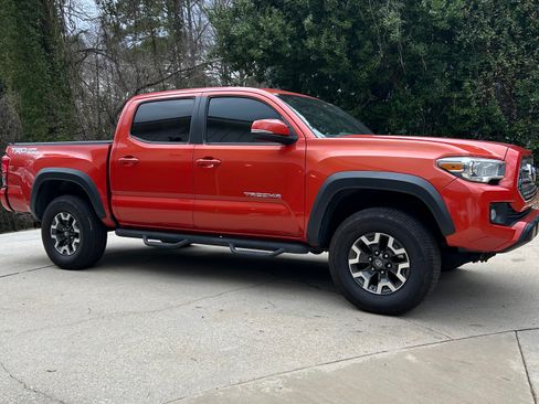 Used 2016 Toyota Tacoma TRD Off-Road w/ Premium & Technology Package image 1
