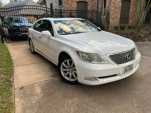 Used 2007 Lexus LS 460 image 2