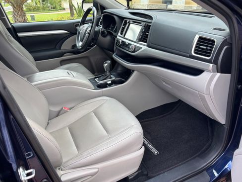 Used 2015 Toyota Highlander XLE AWD/4WD image 16
