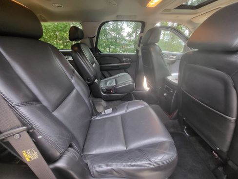 Used 2007 Cadillac Escalade AWD w/ Information Package image 20