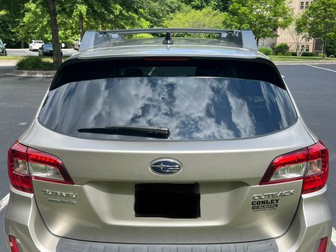 Used 2016 Subaru Outback 2.5i Premium AWD/4WD image 6