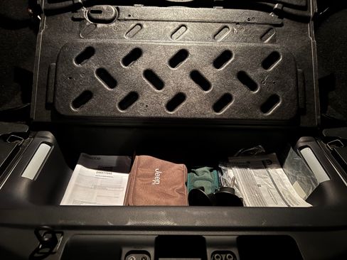 Used 2017 Jeep Wrangler Unlimited Sahara w/ Connectivity Group image 26