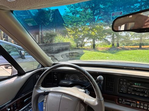 Used 1999 Buick Le Sabre Custom w/ Headliner Lighting Pkg FWD image 10