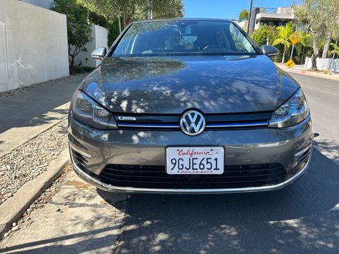 Used 2019 Volkswagen e-Golf SEL Premium image 4