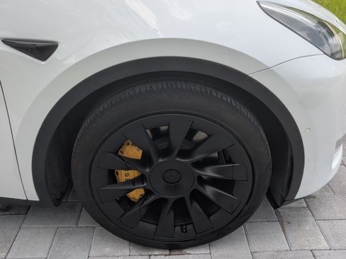 Used 2022 Tesla Model Y Long Range AWD/4WD image 8