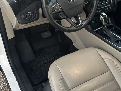 Used 2018 Ford Escape Titanium image 11