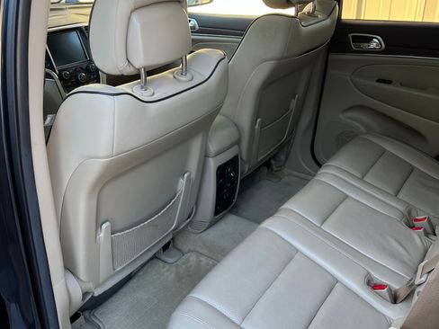 Used 2014 Jeep Grand Cherokee Overland w/ Advanced Technology Group image 12