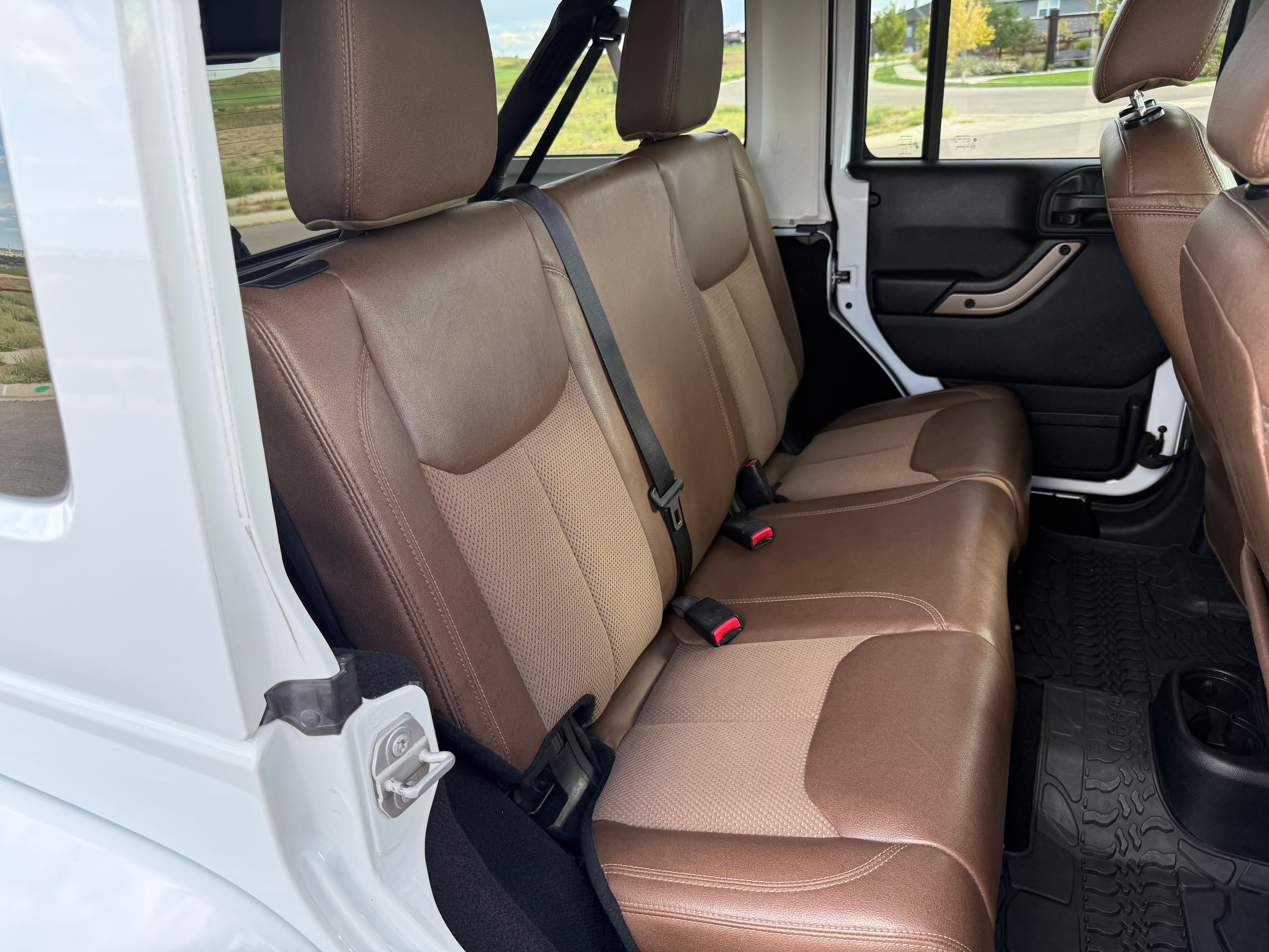 Used 2017 Jeep Wrangler Unlimited Sahara AWD/4WD image 26