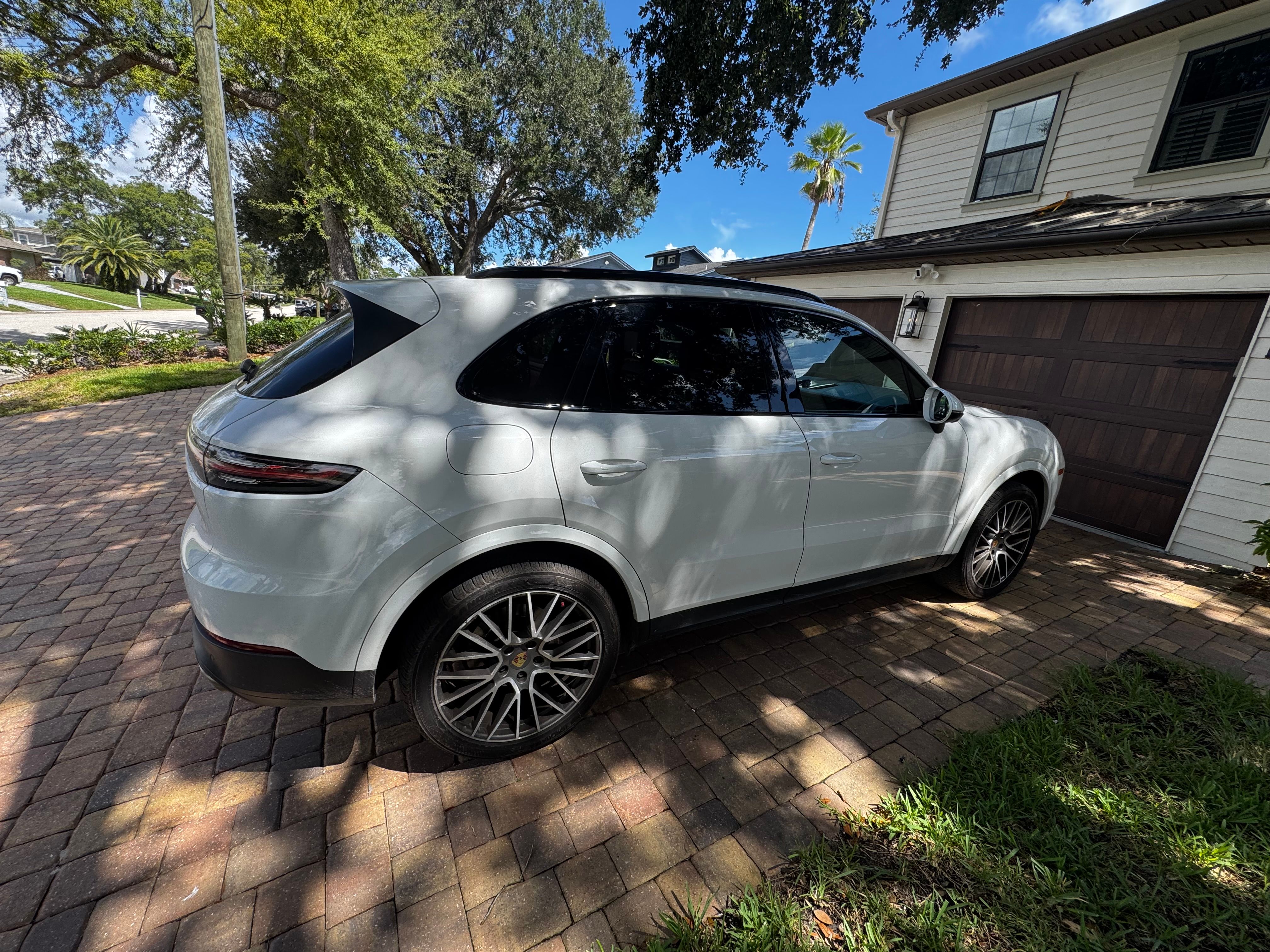 Used 2020 Porsche Cayenne AWD/4WD image 9
