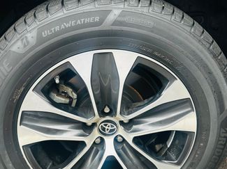 Used 2022 Toyota Highlander XLE AWD/4WD video 1