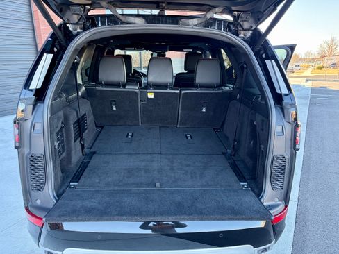 Used 2018 Land Rover Discovery HSE Luxury image 18