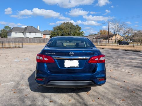 Used 2018 Nissan Sentra S image 11