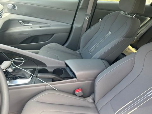 Used 2023 Hyundai Elantra SEL image 5