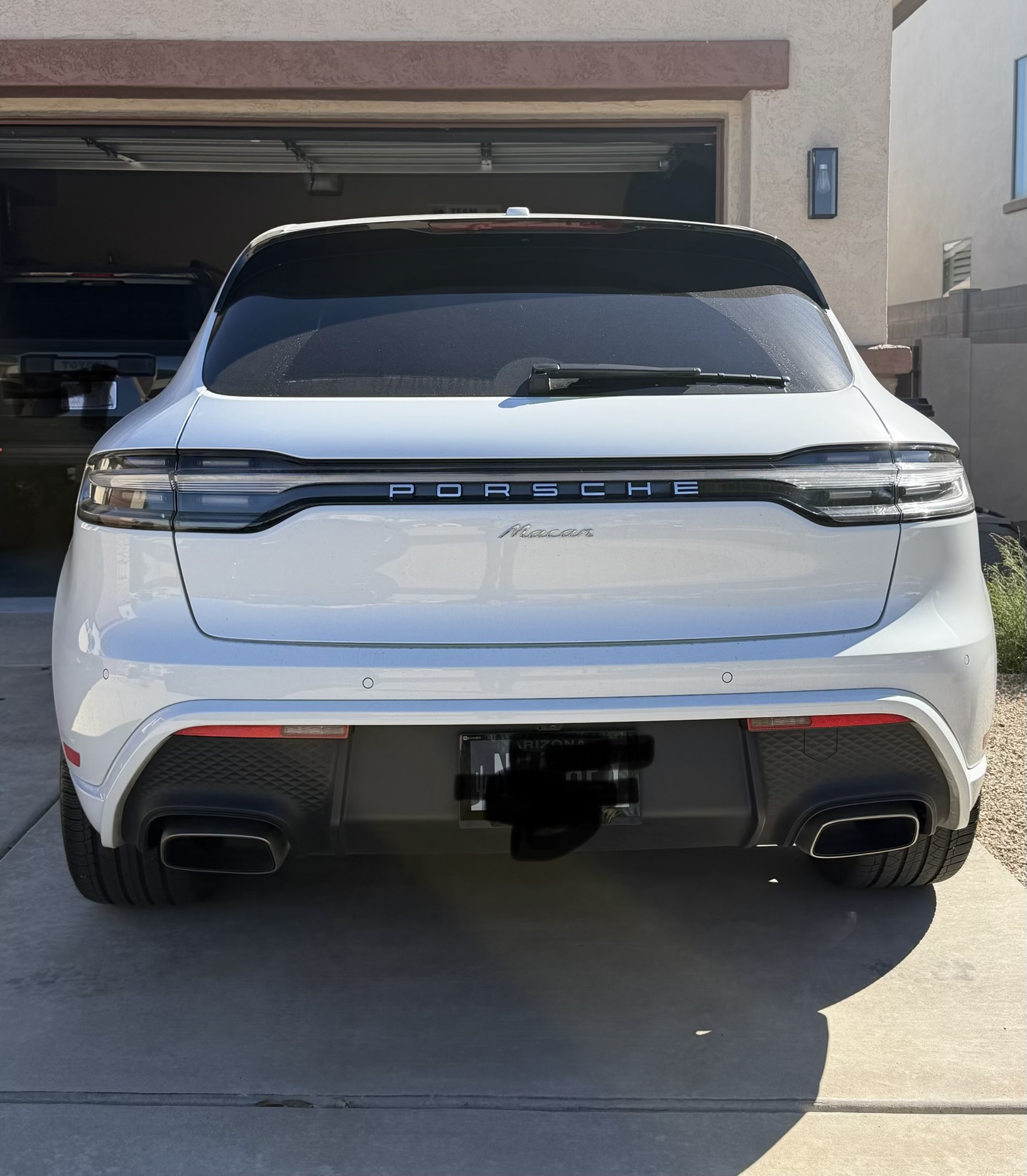 Used 2023 Porsche Macan AWD/4WD image 2