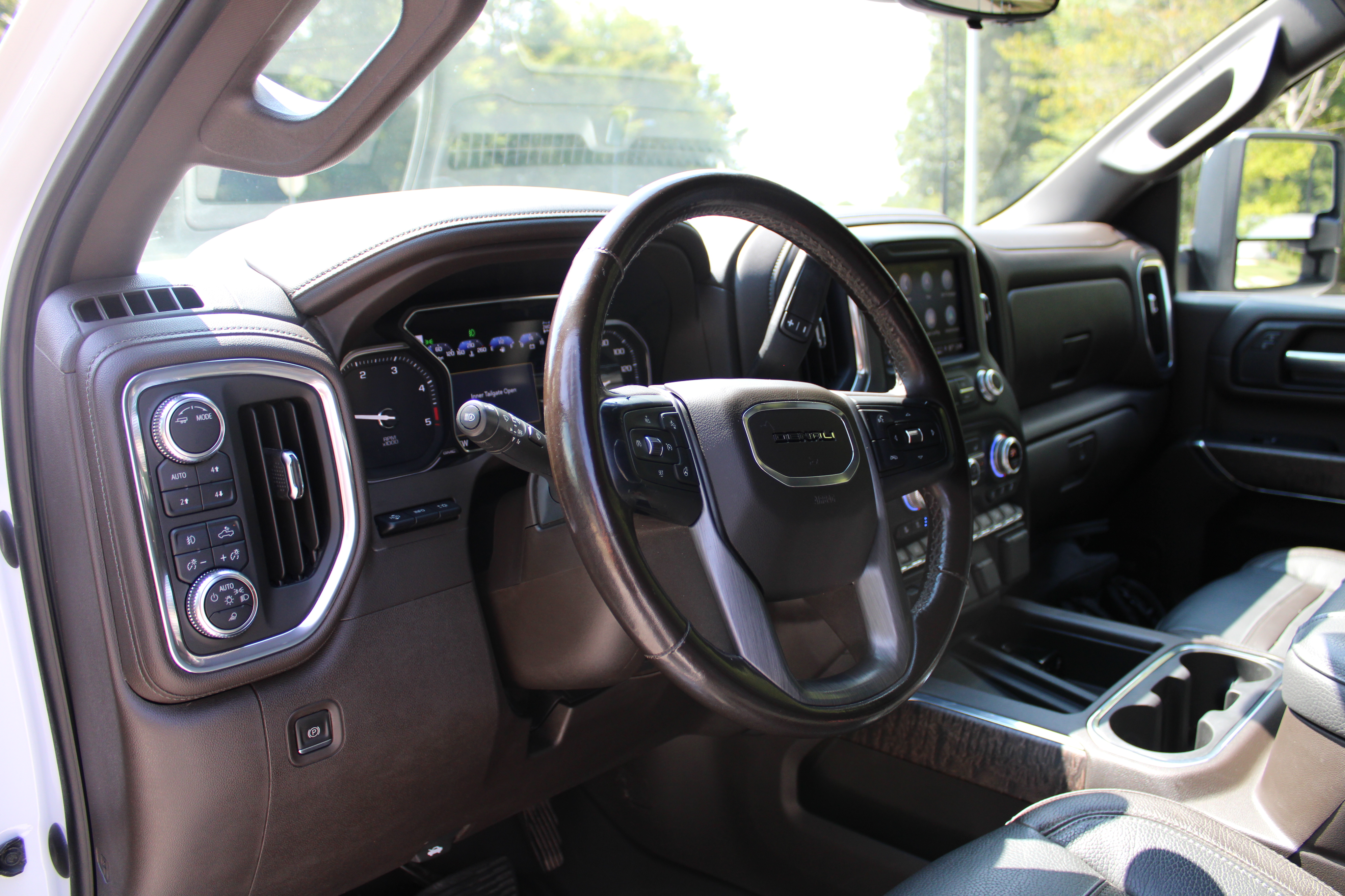 Used 2021 GMC Sierra 2500 Denali w/ Denali Ultimate Package AWD/4WD image 18