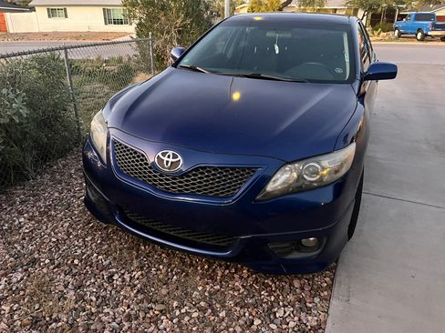 Used 2011 Toyota Camry SE image 2