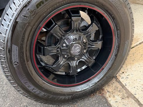 Used 2011 Chevrolet Suburban LT image 6