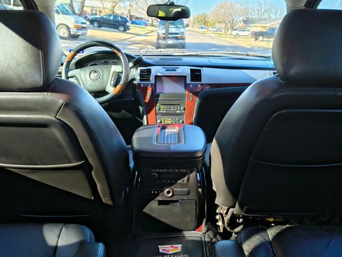 Used 2012 Cadillac Escalade Luxury image 16